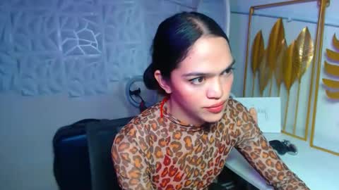 Bella online show from November 19, 7:01 pm