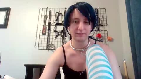 Servile Sarah online show from March 12, 9:18 pm