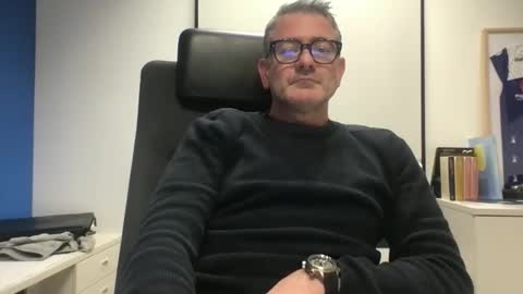 sesamechris92 online show from December 16, 5:41 pm