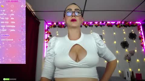 Lili online show from April 18, 7:58 pm