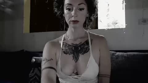 Trixy Rose online show from March 3, 9:37 pm