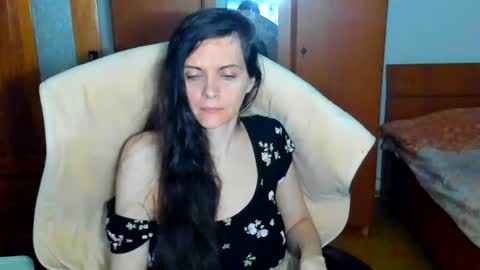 Snapshot of sexqueen1111 chatting on October 17, 7:45 am sexqueen1111 online show from October 17, 7:45 am