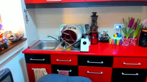 Snapshot of sexqueen1111 chatting on February 24, 1:35 am sexqueen1111 online show from February 24, 1:35 am