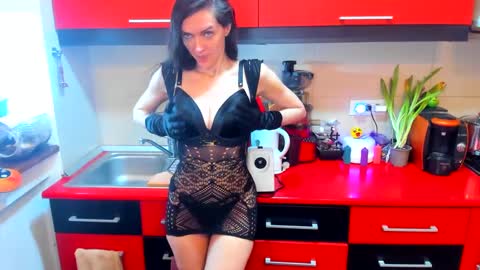 Snapshot of sexqueen1111 chatting on March 9, 5:33 am sexqueen1111 online show from March 9, 5:33 am