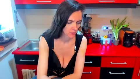 Snapshot of sexqueen1111 chatting on March 11, 5:46 am sexqueen1111 online show from March 11, 5:46 am