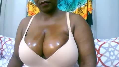 sexxi_ebony online show from December 2, 11:47 pm