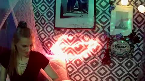 Snapshot of sexxileeah42o chatting on October 16, 7:30 am Leeah CloudZzz online show from October 16, 7:30 am