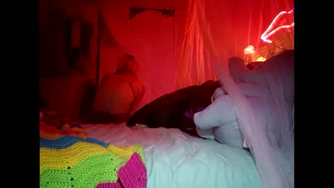 Snapshot of sexxileeah42o chatting on October 12, 7:23 am Leeah CloudZzz online show from October 12, 7:23 am