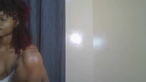 sexxy_amira online show from December 4, 6:29 pm