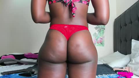 Snapshot of sexy_celena chatting on February 26, 3:57 am Celena Selena online show from February 26, 3:57 am