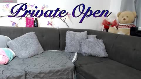 Sexy Ginuin Couple online show from March 5, 9:24 pm