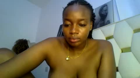 laura online show from February 25, 6:03 am