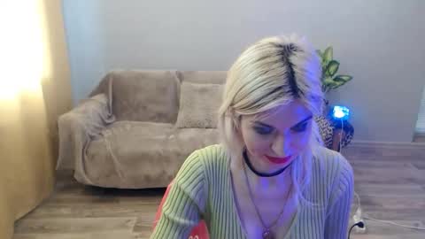 sexybeatriice online show from April 11, 7:35 am