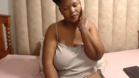 sexybustyxx online show from April 18, 1:35 pm