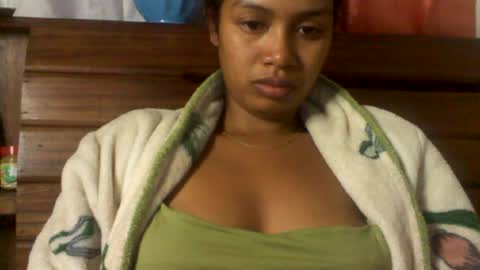 sexylarra12 online show from July 7, 1:40 am