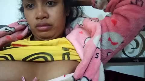 sexylarra12 online show from August 6, 3:59 am
