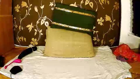 Snapshot of sexymayagold chatting on September 21, 6:56 pm Squirty Maya Gold online show from September 21, 6:56 pm