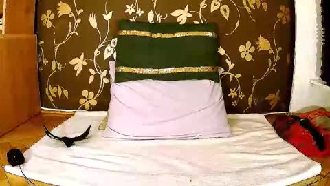 Snapshot of sexymayagold chatting on September 25, 6:42 am Squirty Maya Gold online show from September 25, 6:42 am