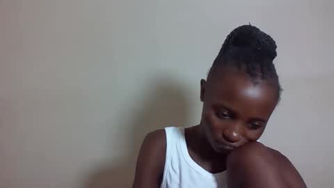 VIVIAN online show from October 25, 11:53 am