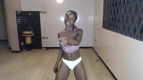 sexytrinah online show from April 8, 7:39 pm