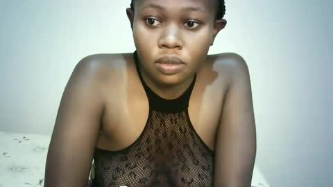 Snapshot of shadow_sweetx chatting on October 10, 8:13 pm shadow_sweetx online show from October 10, 8:13 pm