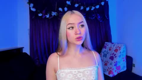 Shaira Clark online show from June 4, 2:39 am