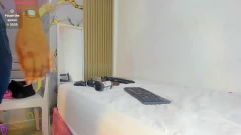 shalomexotic online show from November 18, 11:57 am