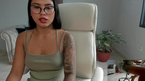 Snapshot of shanabellucy chatting on February 7, 7:17 pm onlyfans shanabellucy online show from February 7, 7:17 pm