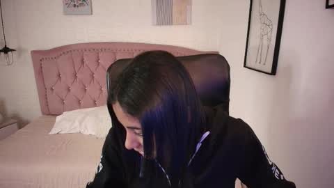 shanelle online show from November 18, 3:20 am