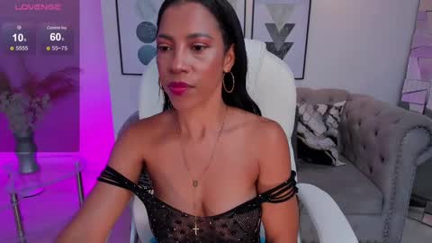 Snapshot of shantall_wills chatting on February 24, 7:52 pm Shantall wills online show from February 24, 7:52 pm