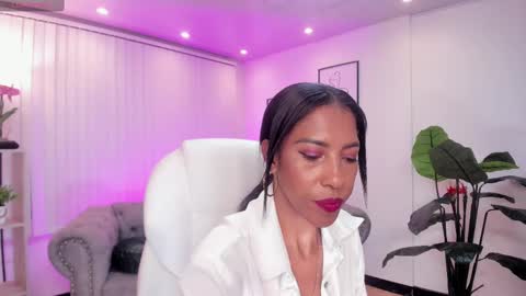 Snapshot of shantall_wills chatting on February 23, 2:18 am Shantall wills online show from February 23, 2:18 am