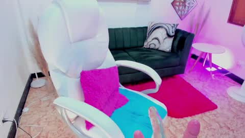 Snapshot of shantall_wills chatting on February 27, 12:14 am Shantall wills online show from February 27, 12:14 am