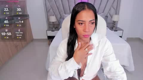 Snapshot of shantall_wills chatting on October 17, 7:40 pm Shantall wills online show from October 17, 7:40 pm