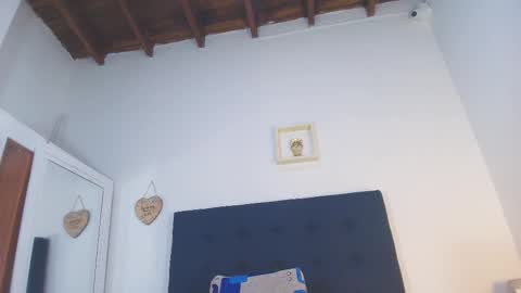 shantallvegga1 online show from November 8, 12:30 pm