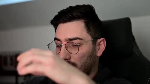 frenchy boy online show from December 5, 3:33 pm