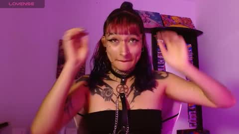 sharaross1 online show from May 16, 4:31 am