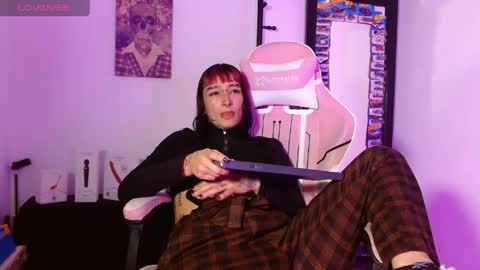 sharaross1 online show from May 16, 8:40 pm