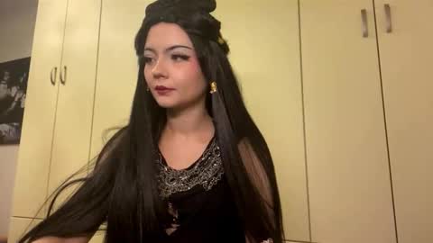 Angie online show from October 18, 6:23 pm