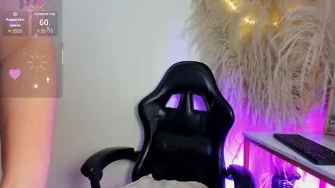 Sharlot  online show from December 18, 4:52 am