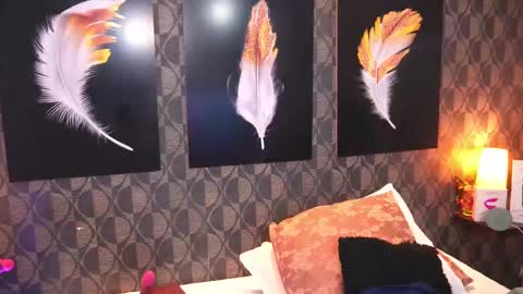 Sharom  online show from March 8, 1:37 pm