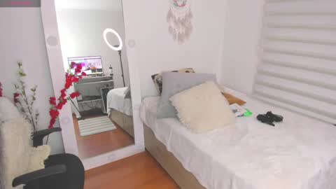 Sharon online show from February 11, 6:44 pm