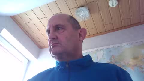 Snapshot of sharpshoder chatting on November 1, 10:03 am Peter online show from November 1, 10:03 am