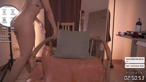 Snapshot of she_lau_ghs chatting on October 31, 3:51 am Laura c online show from October 31, 3:51 am