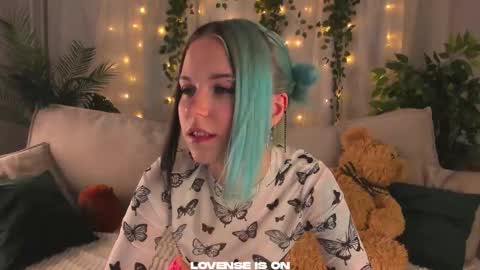 Snapshot of she_well chatting on October 4, 12:03 pm Anika online show from October 4, 12:03 pm