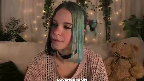 Snapshot of she_well chatting on October 9, 1:27 pm Anika online show from October 9, 1:27 pm