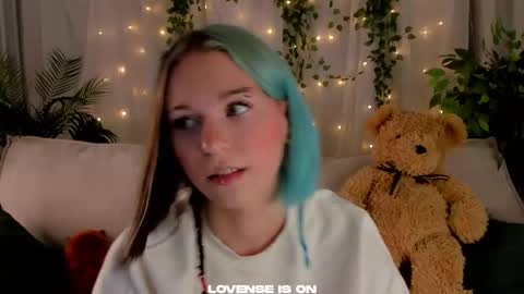 Snapshot of she_well chatting on October 1, 12:26 pm Anika online show from October 1, 12:26 pm