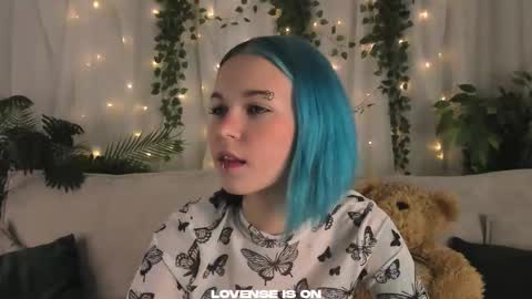 Snapshot of she_well chatting on October 20, 11:15 am Anika online show from October 20, 11:15 am