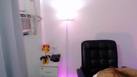 Snapshot of shealana69 chatting on February 9, 8:02 pm MY IG Shealana69 online show from February 9, 8:02 pm