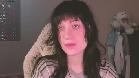 Snapshot of sheeny_shy chatting on October 21, 5:27 pm Chiara online show from October 21, 5:27 pm