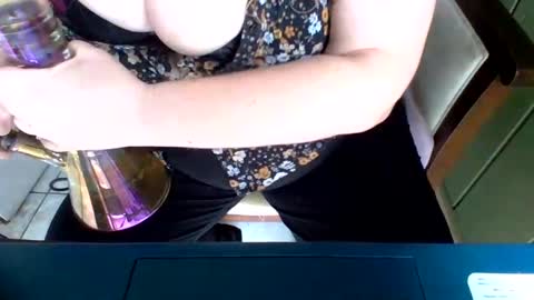 Snapshot of shelbyannn chatting on September 23, 2:55 pm Red online show from September 23, 2:55 pm